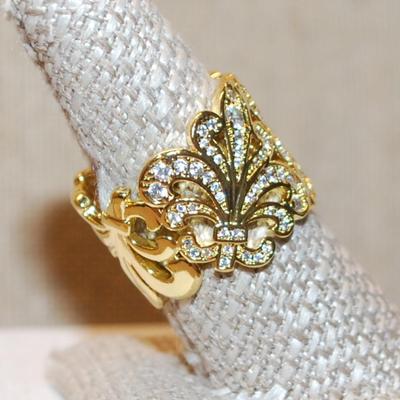 Size 8½ C-Party Type Ring with a "Fleur-de-Lis" Style Design on a Gold Tone Band (11.2g)