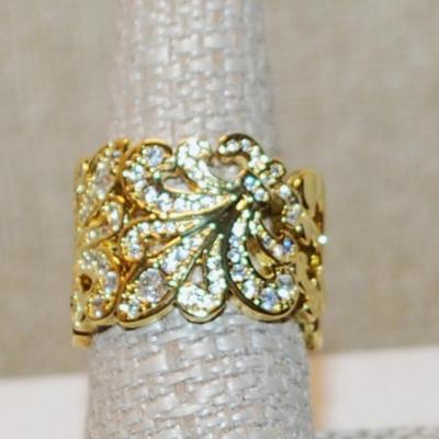 Size 8½ C-Party Type Ring with a "Fleur-de-Lis" Style Design on a Gold Tone Band (11.2g)