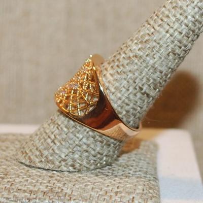 Size 9 Wire Grid of Clear Stones Ring on a Gold Tone Band (5.0g)