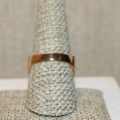 Size 9 Wire Grid of Clear Stones Ring on a Gold Tone Band (5.0g)