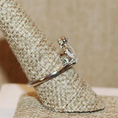 Size 9 White CROWN Enamel Ring & Round Clear Stone Top on a Silver Tone Band (4.1g)