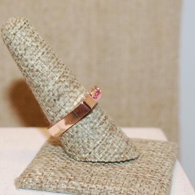Size 9 Cutout 8 Deep Pink Stones Ring on a Rose Gold Solid Band (4.3g)