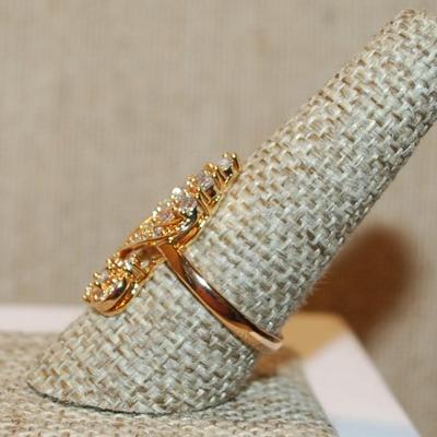 Size 9¼ Flower & Branch Styled Ring with 10 Round Clear Stones on a Gold Tone Band (4.3g)