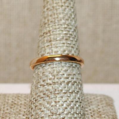 Size 9¼ Flower & Branch Styled Ring with 10 Round Clear Stones on a Gold Tone Band (4.3g)