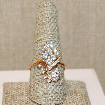 Size 9¼ Flower & Branch Styled Ring with 10 Round Clear Stones on a Gold Tone Band (4.3g)