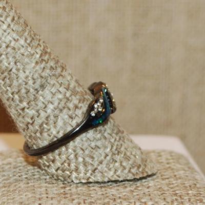Size 9½ Black Banded Ring with Dark Aquamarine Swirls & Clear Stone Accents (2.7g)