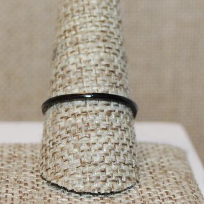 Size 9½ Black Banded Ring with Dark Aquamarine Swirls & Clear Stone Accents (2.7g)