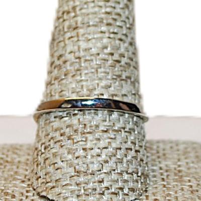 Size 10 Marked .925 Showy Party Ring with 5 Clear Stones & Top/Bottom Brilliant Accent Stones on a Silver Band (4.3g)