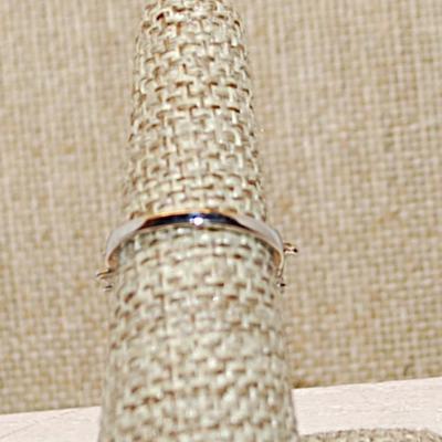 Size 6 Staggered Clear Rectangle & Circle Stones on a Silver Tone Band (2.3g)