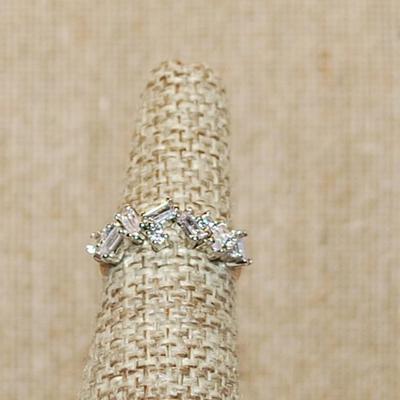 Size 6 Staggered Clear Rectangle & Circle Stones on a Silver Tone Band (2.3g)