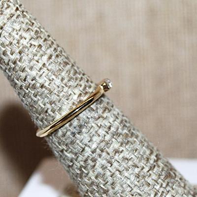 Size 9 Delicate Single Horizontal Clear Rectangle Stone on a Gold Tone Band (1.0g)