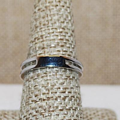 Size 8 Half Infinity Criss-Cross Ring with 2 Rows of Small Stone Accents on a Silver Tone Band (2.4g)