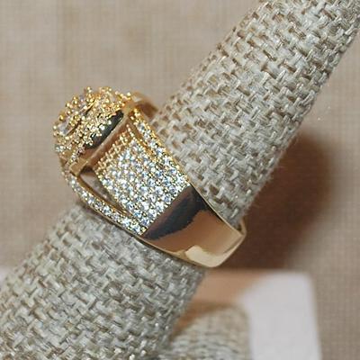 Size 7½ Brilliant Stones Party Ring on a Gold Tone Solid Band (8.7g)