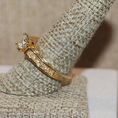 Size 10 Half Infinity Square Main Stone Ring with 12 Stone Side Accents on a Gold Tone Band (4.1g)