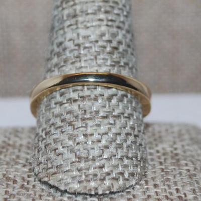 Size 10 Half Infinity Style Ring with Single Row of 13 Clear Stones on a Gold Tone Band (3.9g)