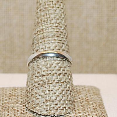 Size 9 Marked .925 Round Shaped GOLD PYRITE Gemstone Ring on a Silver-Plated Band (6.2g)