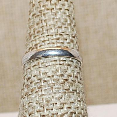 Size 6 Marked .925 Oval Shaped GOLD PYRITE Gemstone Ring on a Silver-Plated Band (6.1g)