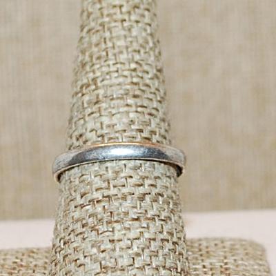 Size 10½ Marked .925 Long Rectangle Shaped BLACK TITANIUM Gemstone Ring on a Silver-Plated Band (5.9g)