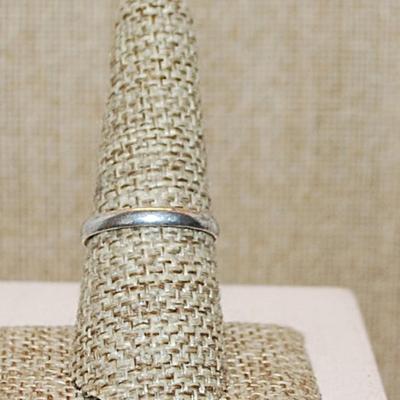 Size 8½ Marked .925 Irregular Shaped Long Rectangle BLACK TITANIUM Gemstone Ring on a Silver-Plated Band (8.3g)