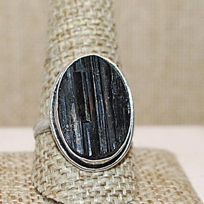 Size 10½ Marked .925 OVAL Shaped BLACK TITANIUM Gemstone Ring on a Silver-Plated Band (6.9g)