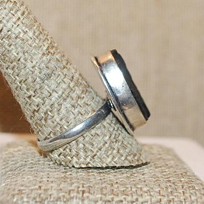 Size 10½ Marked .925 OVAL Shaped BLACK TITANIUM Gemstone Ring on a Silver-Plated Band (6.9g)
