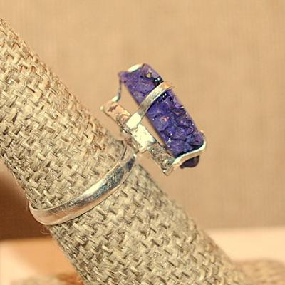 Size 7 Marked .925 PURPLE 4 Prong SOLAR QUARTZ DRUZY Gemstone Ring on a Silver-Plated Band (4.9g)