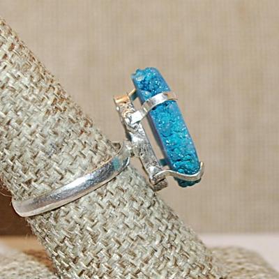 Size 8½ Marked .925 BLUE 4 Prong SOLAR QUARTZ DRUZY Gemstone Ring on a Silver-Plated Band (4.8g)