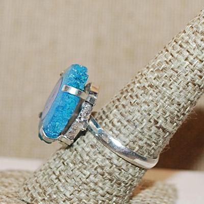 Size 8½ Marked .925 BLUE 4 Prong SOLAR QUARTZ DRUZY Gemstone Ring on a Silver-Plated Band (4.8g)