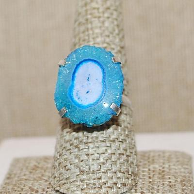 Size 8½ Marked .925 BLUE 4 Prong SOLAR QUARTZ DRUZY Gemstone Ring on a Silver-Plated Band (4.8g)