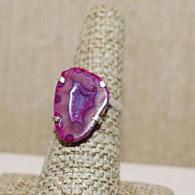 Size 7 Marked .925 VIOLET 4 Prong SOLAR QUARTZ DRUZY Gemstone Ring on a Silver-Plated Band (3.5g)