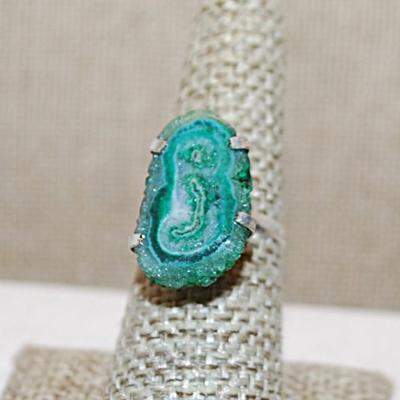 Size 7 Marked .925 GREEN 4 Prong SOLAR QUARTZ DRUZY Gemstone Ring on a Silver-Plated Band (3.8g)