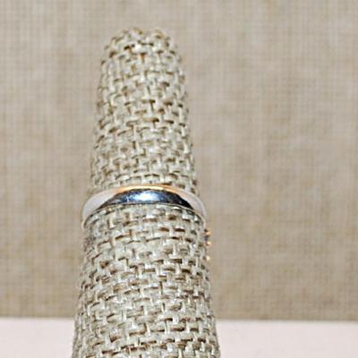 Size 6 Marked .925 Translucent Light Blue OPAL Style Gemstone Ring with a Rope Surround on a Silver-Plated Band (5.4g)