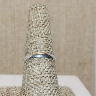 Size 7½ Marked .925 Translucent "Clouds" Light Blue OPAL Style Gemstone Ring on a Silver-Plated Band (5.7g)