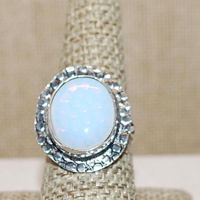 Size 8 Marked .925 OPAQUE Light Blue OPAL Style Gemstone Ring with Flat Surround & Designed Silver-Plated Band (5.9g)