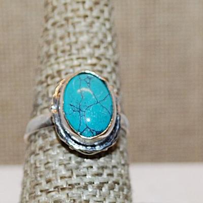 Size 7½ Marked .925 Oval Crackled Turquoise Gemstone Ring on a Silver-Plated Band (3.1g)