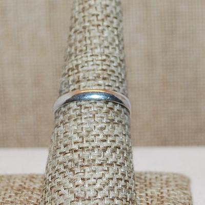 Size 7½ Marked .925 Oval Crackled Turquoise Gemstone Ring on a Silver-Plated Band (3.1g)