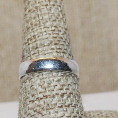 Size 8½ Marked .925 Large Oval CARMEL Colored CABOCHON Gemstone Ring on a Silver-Plated Band (10g)