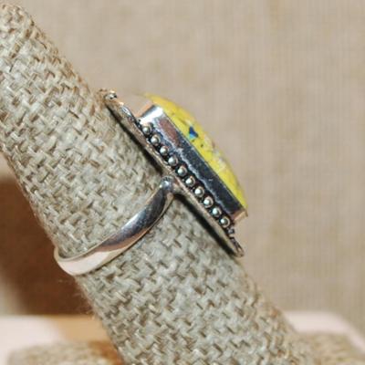 Size 7½ Large Rectangle Shaped Yellows, Reds & Blues YELLOW JASPER Gemstone Ring with 6 Loops on a Silver Tone Band (6.8g)