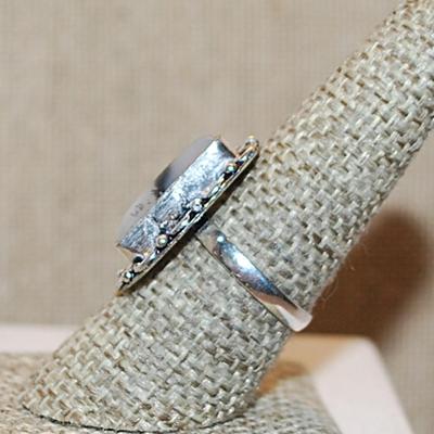 Size 8 HALF CIRCLE Shape MILKY OPALITE Gemstone Ring with Full Rope Surround on a Silver Tone Band (4.5g)