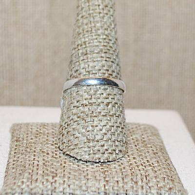 Size 9 TRIANGLE Shaped DENDRITE OPAL Gemstone Ring with a Full Loop Surround on a Silver Tone Band (4.6g)