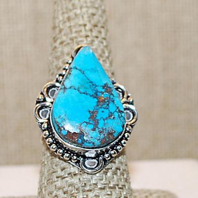 Size 8 PEAR Shaped Crackled Copper/Blues TURQUOISE Gemstone Ring with a Full Surround on a Silver Tone Band (7.6g)