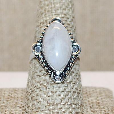 Size 8½ Marquise Cut WHITE MOONSTONE Gemstone Ring with 4 Loops Surround on a Silver Tone Band (5.4g)