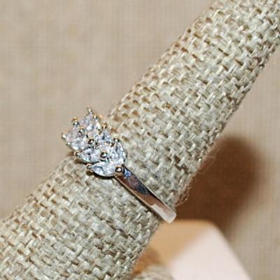 Size 7½ Double Rows Clear Angled Marquise Cut Stones Ring on a Silver Tone OPEN Band (2.8g)