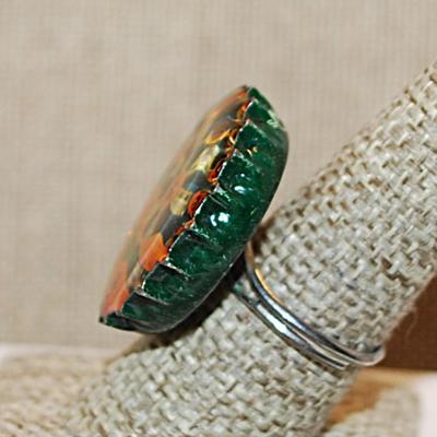 Size 8½ Very Unique "Soda Bottle Top" Ring with Colorful Clear Acrylic Top SNAKE on an OPEN Silver Tone Band (8.0g)