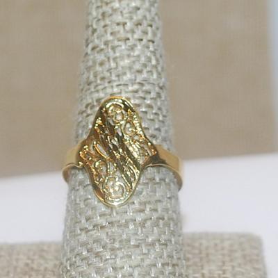 Size 8½ Gold Colored Filigree Style Oval RING on a Gold Tone Band (2.3g)