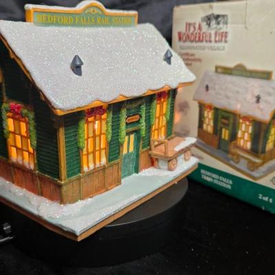 Enesco “It’s a Wonderful Life” Illuminated Bedford Falls Rail Station – Vintage Lighted Christmas Village House with Box