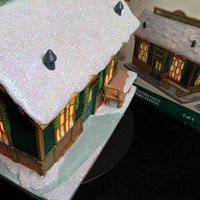 Enesco “It’s a Wonderful Life” Illuminated Bedford Falls Rail Station – Vintage Lighted Christmas Village House with Box