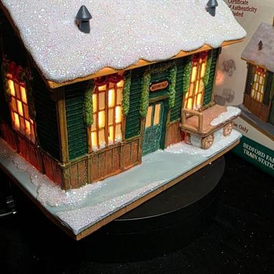 Enesco “It’s a Wonderful Life” Illuminated Bedford Falls Rail Station – Vintage Lighted Christmas Village House with Box