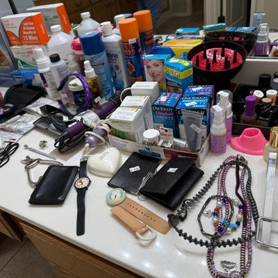 Sale Photo Thumbnail #4: All of the bathroom items pictured