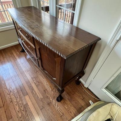 Chippendale Style Bow Front Sideboard W/ Claw Feet (D-RG)